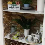 Awesomehouse Centre *