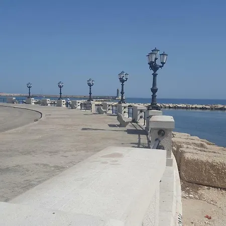 Awesomehouse Centre *