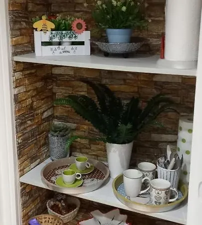 Awesomehouse Centre *