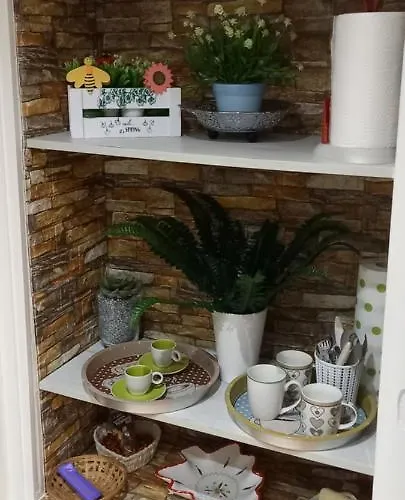 Awesomehouse Centre *